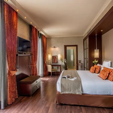 Hotel Center 4*